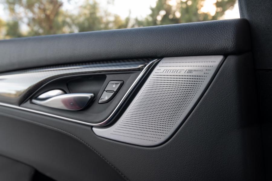 Детали интерьера Cadillac CT5-V 2019 года  (фото 27 из 33)
